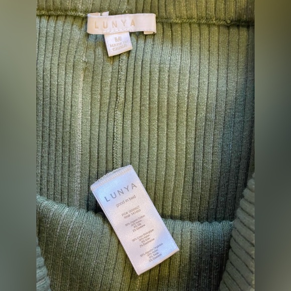 Lunya Green High-Waisted Bike Shorts Stretchy Fit - Picture 5 of 8